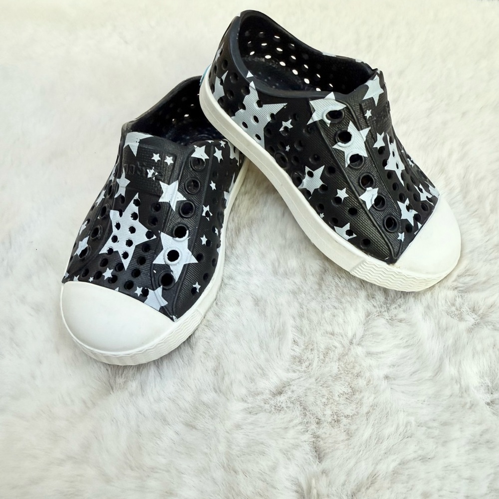 Native Kids Black and White Star Sneakers
